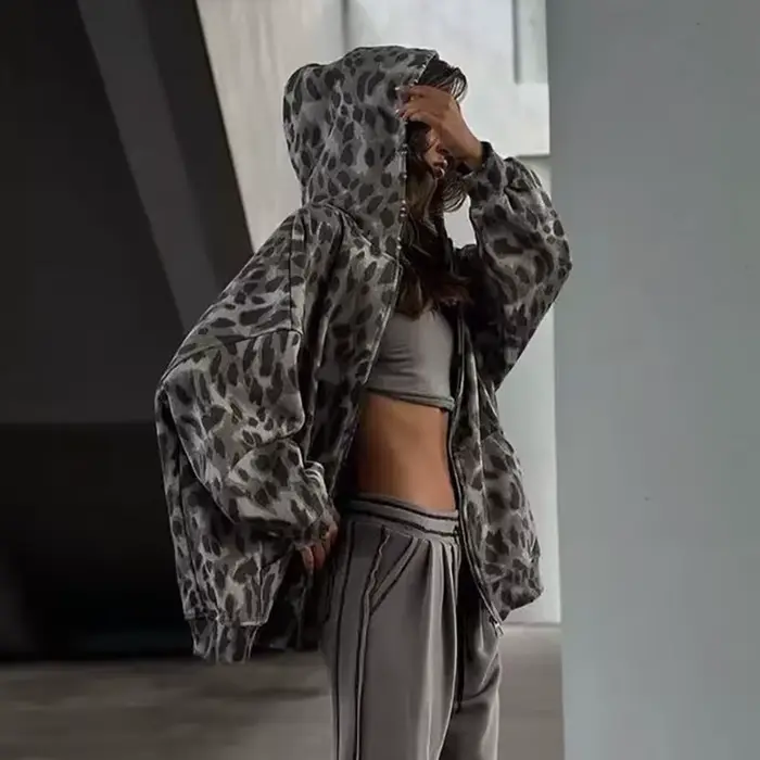 Sweat à capuche camouflage avec fermeture éclair pour femme