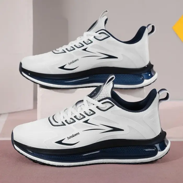 Une paire de baskets à coussin d'air pour adolescents avec semelle amortissante
