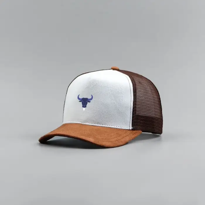 Chapeau de camionneur unisexe en maille et daim imprimé tête de taureau bleu