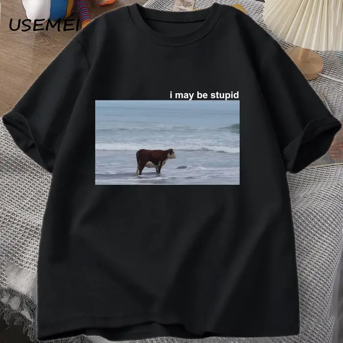 I May Be Stupid Cow on Beach Funny Meme T-shirt en coton pour hommes