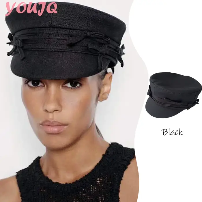 Casquette plate noire brodée avec nœud