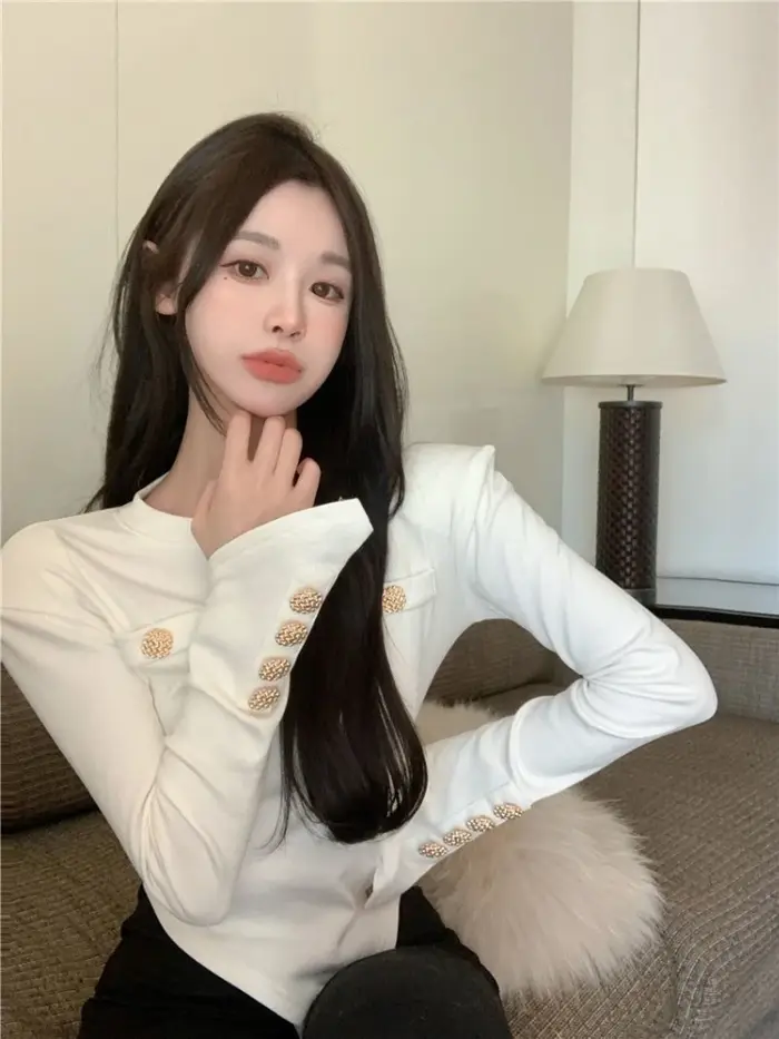 T-shirt blanc asymétrique à manches longues pour femmes