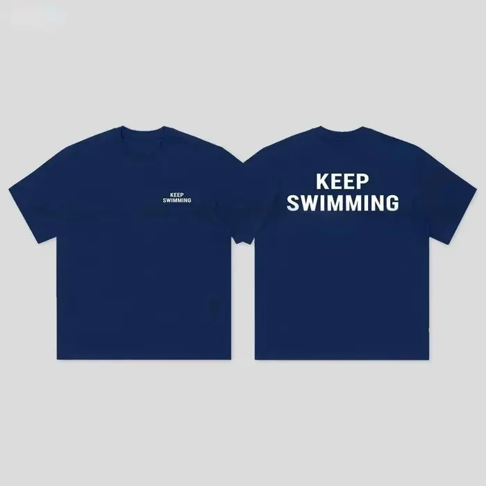T-shirt de haute qualité avec design estival « Keep Swimming » et « Song Belonging To You »