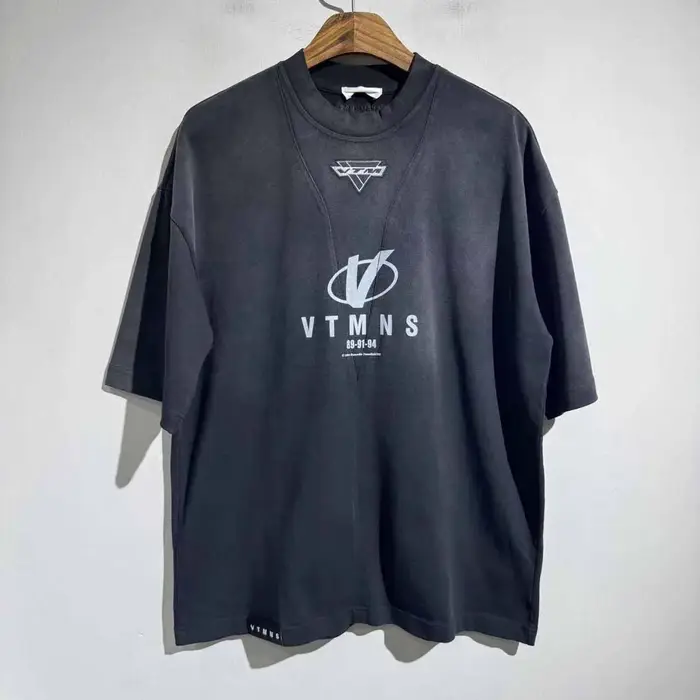 T-shirt en coton surdimensionné à manches courtes style déstructuré et vieilli VT 2026ss