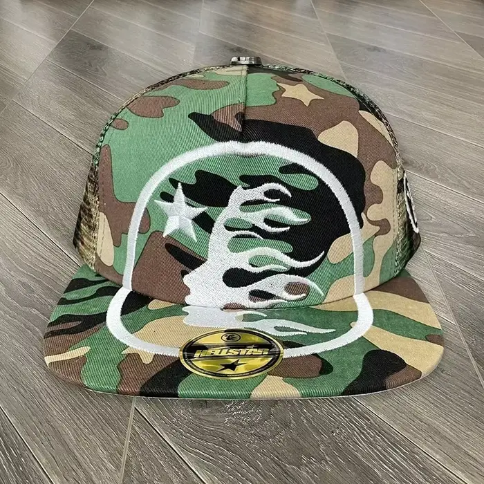 HS – chapeau ajusté avec logo brodé