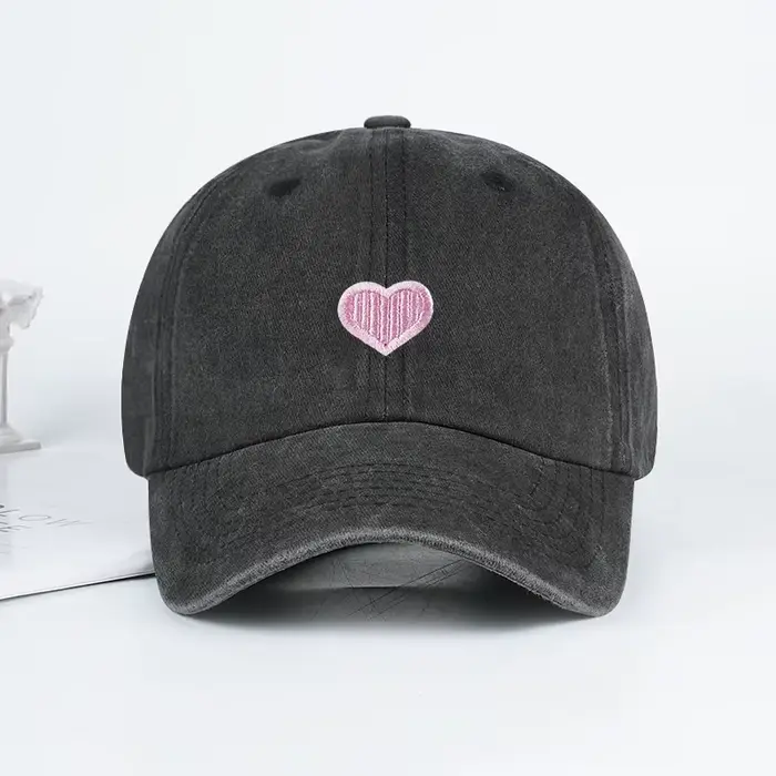 Casquette de baseball vintage brodée de cœurs roses : décontractée