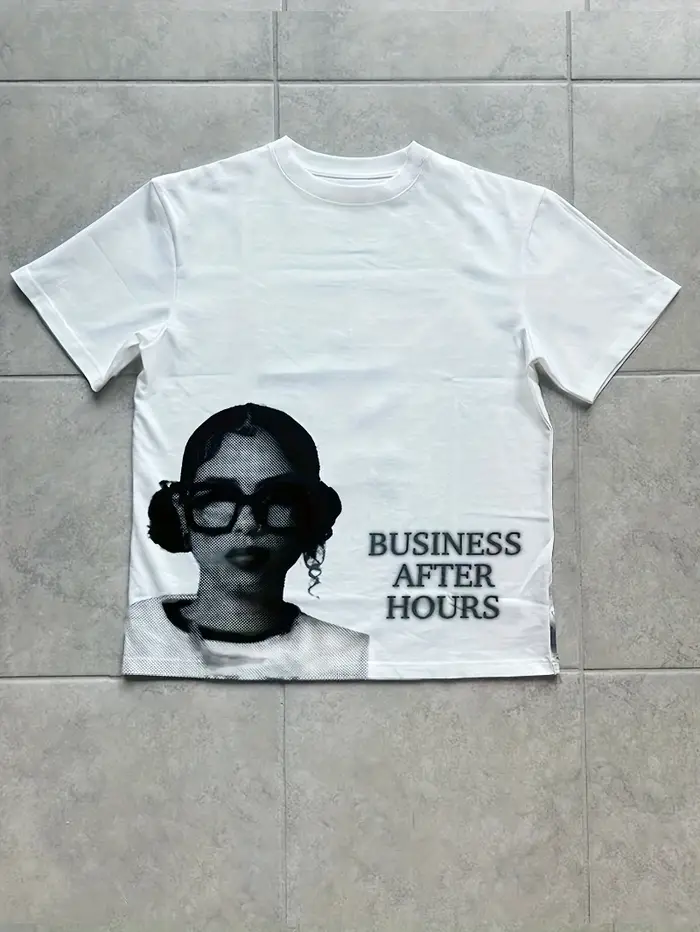 T-shirt à motif Y2K - Portrait dessiné à la main avec les mots « Open after work », T-shirt rouge vi