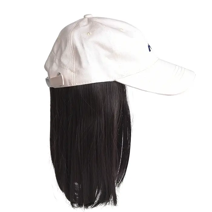 Casquette de baseball beige avec cheveux synthétiques raides mi-longs – Chapeau perruque intégré pour femme