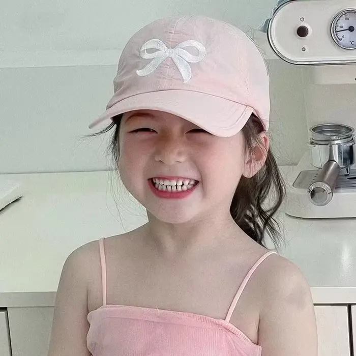 Casquette de baseball brodée avec un nœud ​ ​ Conception de queue vide ​ ​ Sangle réglable ​ ​ ​ ​ Chapeau de soleil
