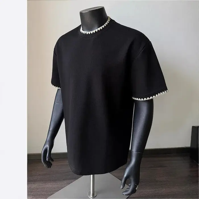T-shirt à manches courtes pour homme avec empiècements aux épaules et petit encolure