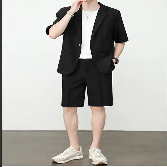 En été, les costumes décontractés ins conviennent aux hauts coréens pour hommes sont à la mode et be