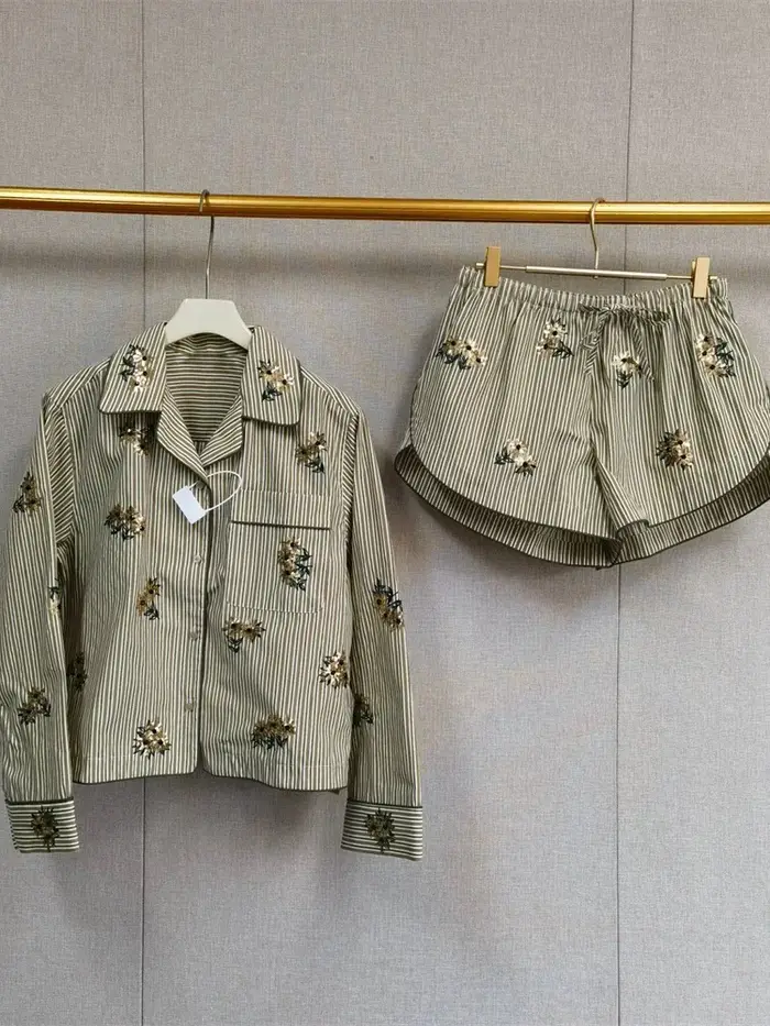 Ensemble décontracté d'été 2026 pour femme : Chemise rayée à col cranté et short à taille lacée