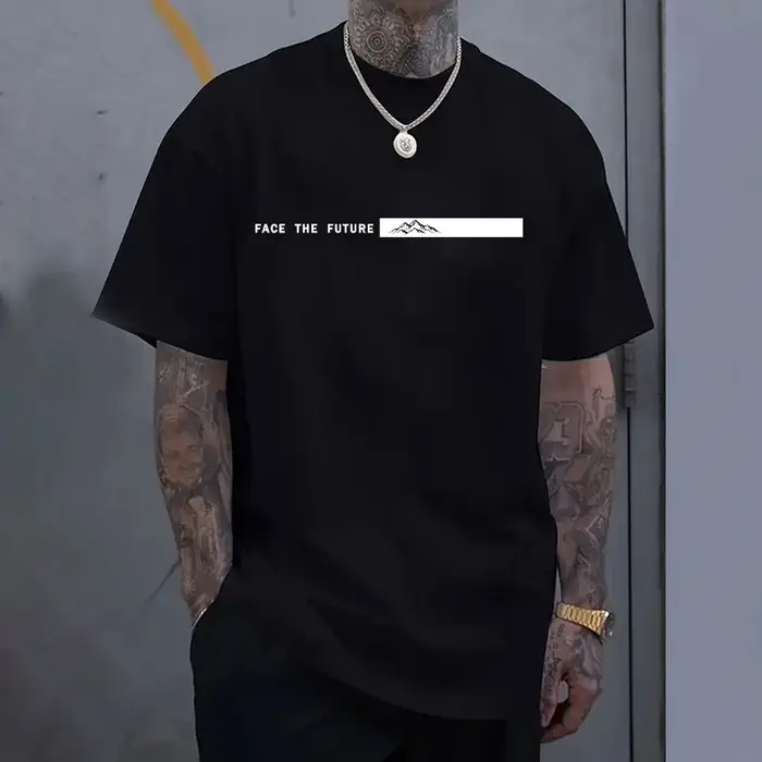 T-shirt Homme Imprimé « Face the Future » – Collection Été 2026 – Décontracté Quotidien – Manches Co