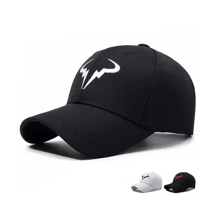 Casquette de baseball noire élégante avec un taureau blanc unique - corne - comme le logo