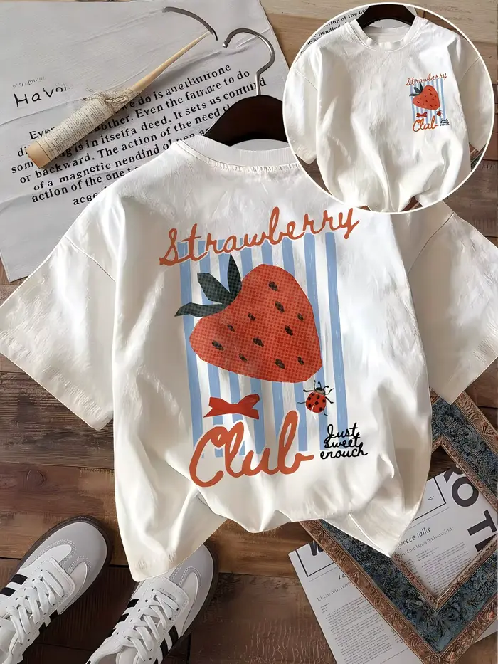 T-shirt graphique Cute Strawberry Club pour femme |   T-shirt d'été à rayures bleues et imprimé frui