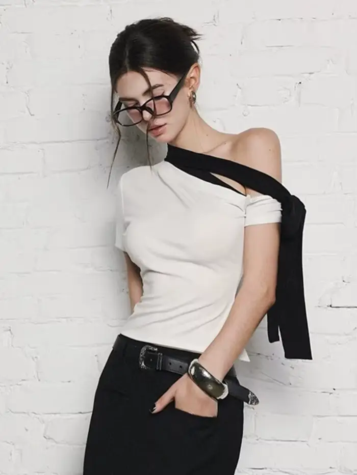 T-shirt col incliné pour femmes