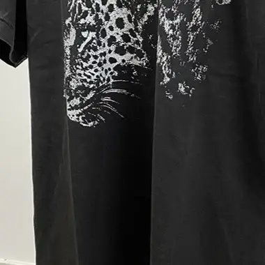 T-shirt vintage noir pour femmes