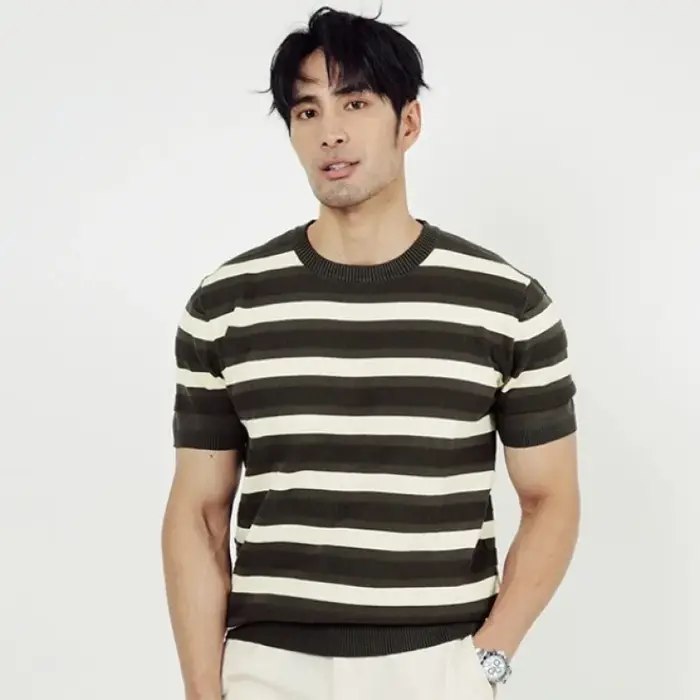 T-shirt Homme en Soie Glacée à Manches Courtes, Rayures et Blocs de Couleurs, Col Rond Tricoté, Coup