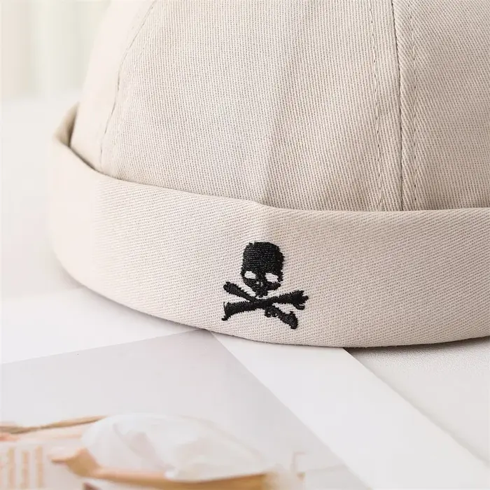 Casquettes Docker brodées motif crâne