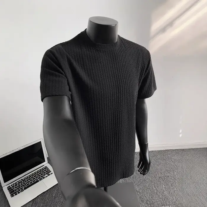 T-shirt Cleanfit noir rayé en maille à manches courtes pour homme, collection été 2026, en soie glac