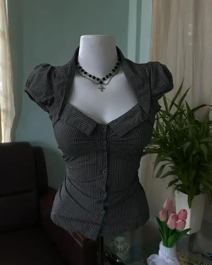 T-shirt amincissant sexy et tendance avec col en V, style gothique urbain, rafraîchissant et confortable pour l'été