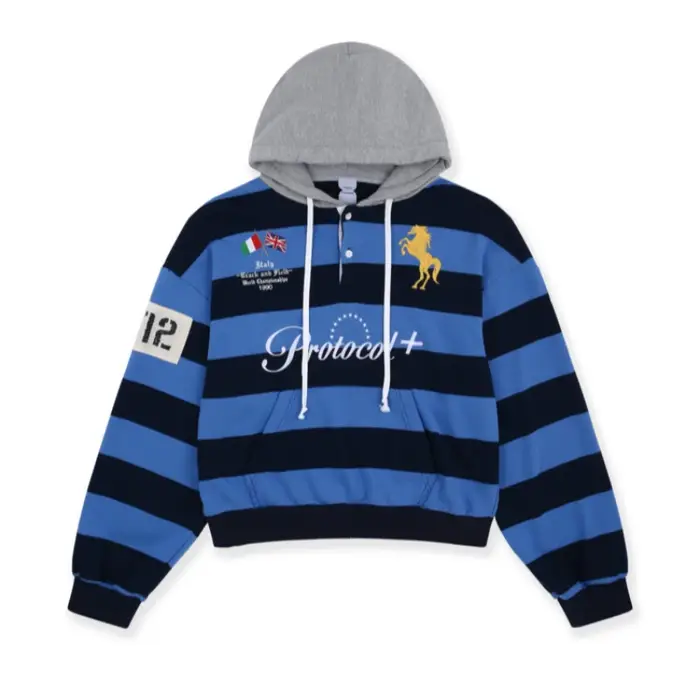 Style preppy rayé à capuche contrastante gris capuche Henry col brodé décontracté sportswear collège