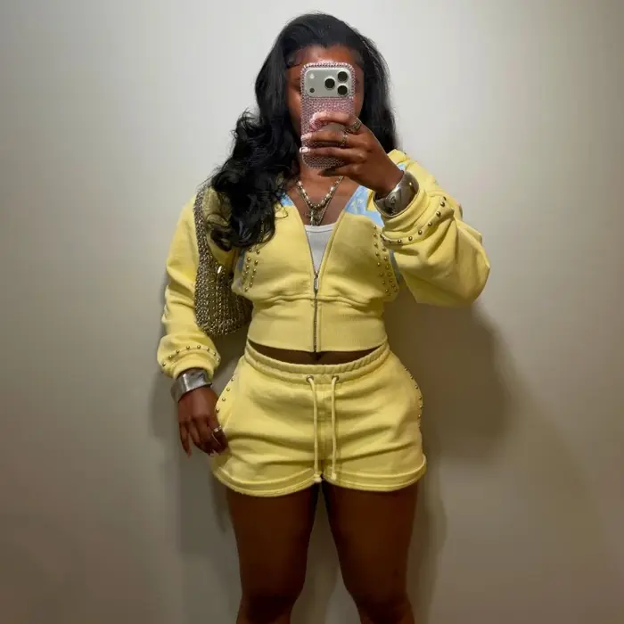 Ensemble de 2 pièces : Sweat à capuche et short de sport jaune Mellow